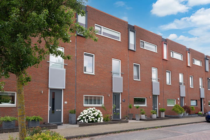 Tussenwoning te koop: Villa Dotterbloem 26, Waalwijk