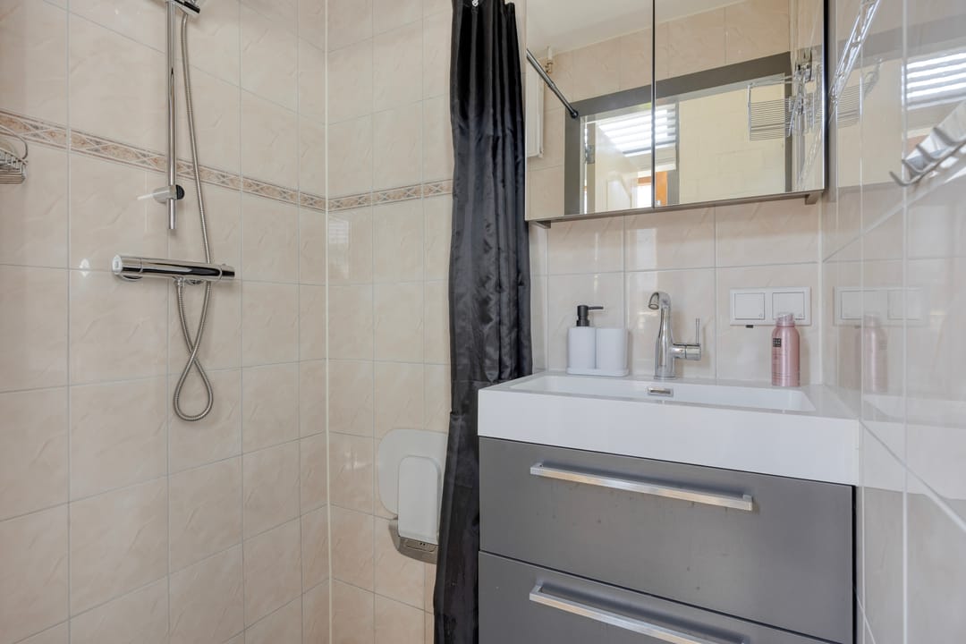 Photo 16 of Van Reedestraat 14