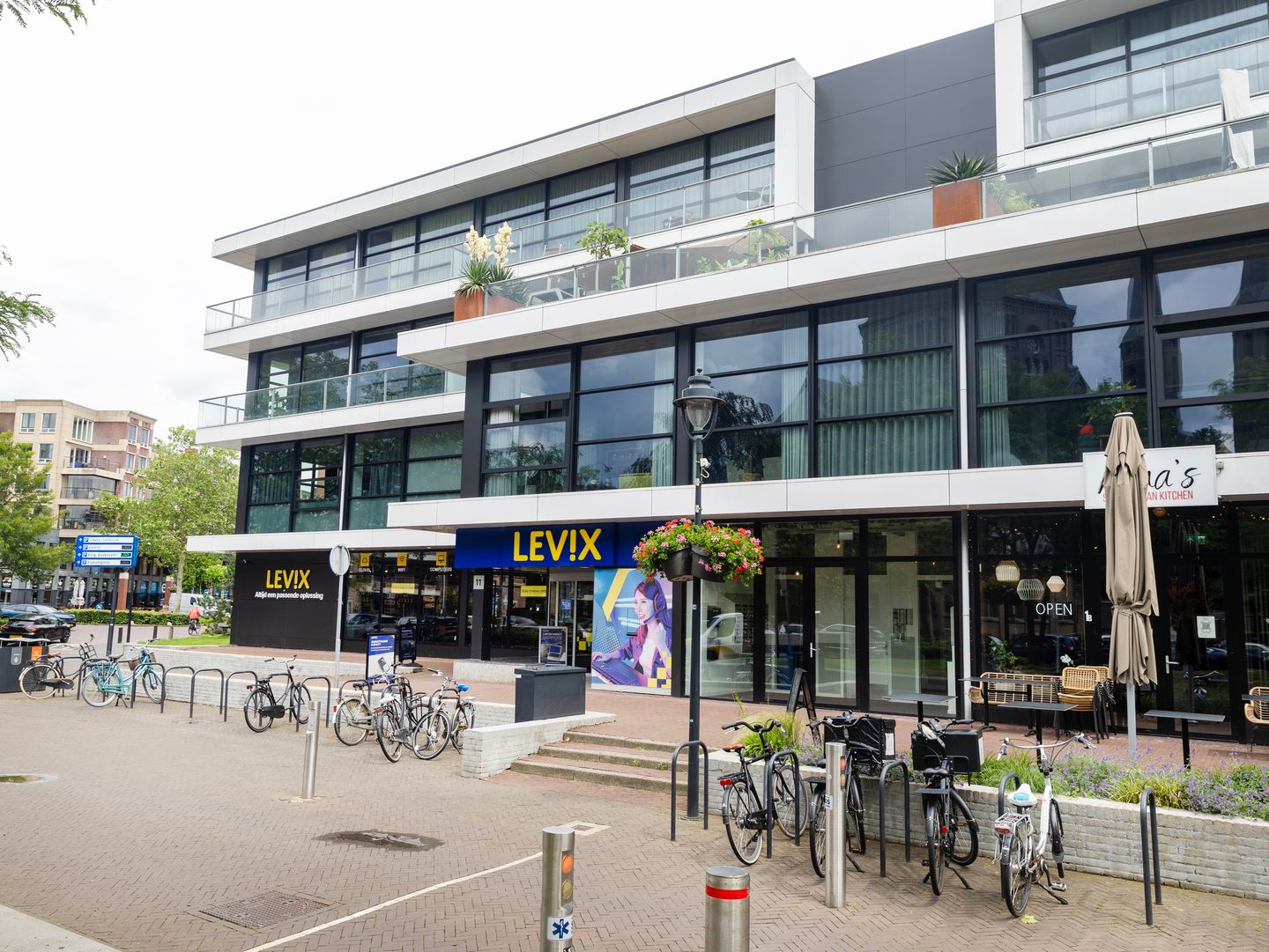 Bekijk foto 3 van Pastoor Spieringsstraat 11