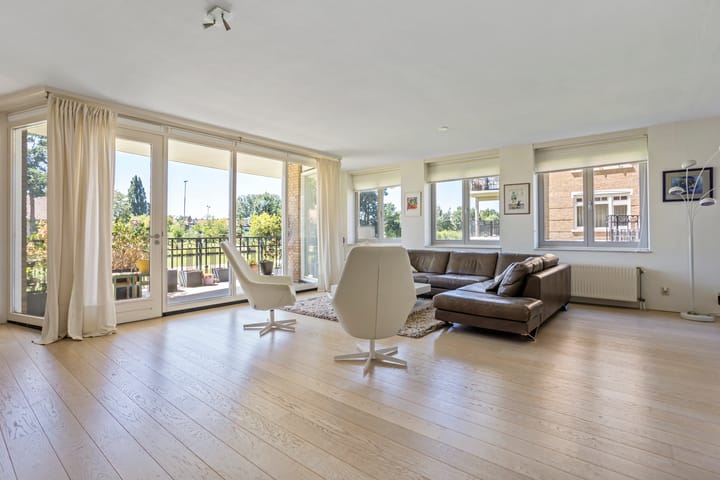 Appartement te koop: Annie M.G. Schmidtlaan 368, Voorschoten