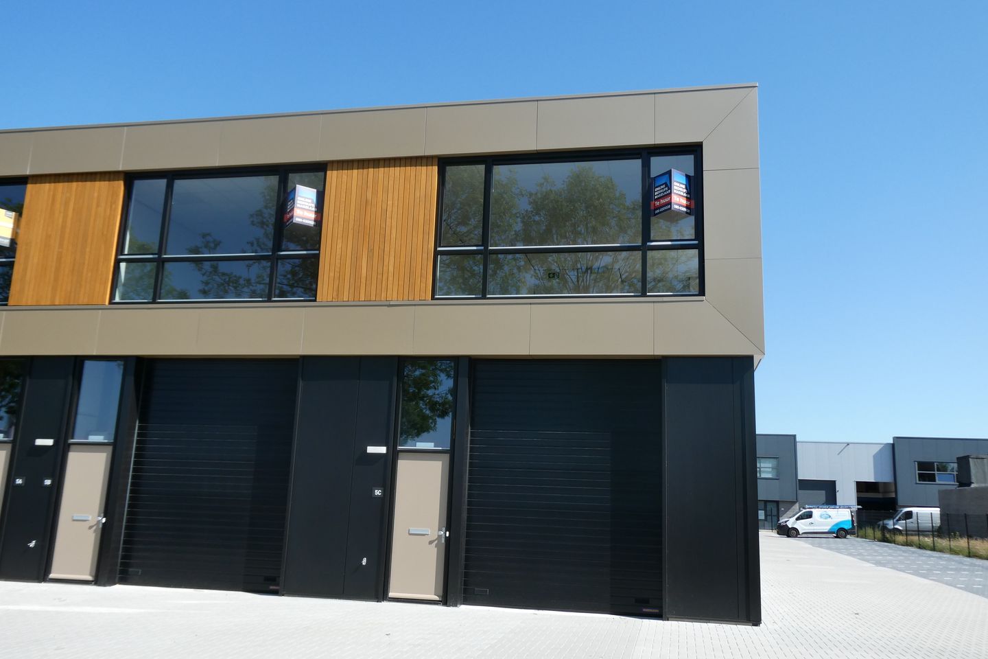 View photo 2 of Hallenstraat 5-B