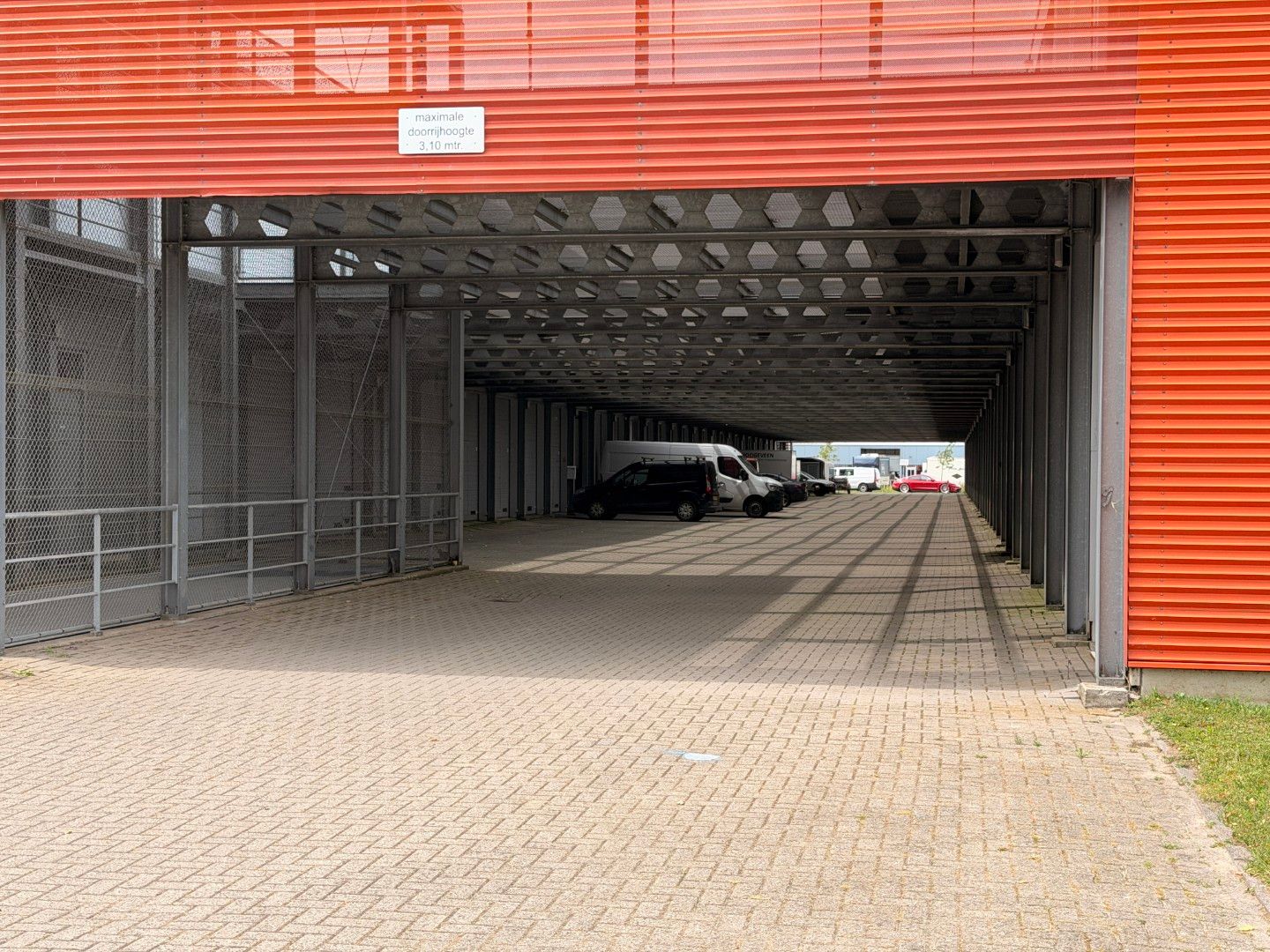Bekijk foto 3 van Naaldwijkseweg 83