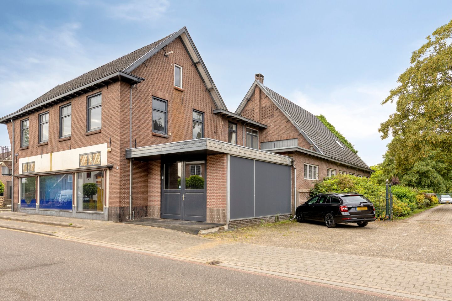 View photo 2 of Kerkstraat 74