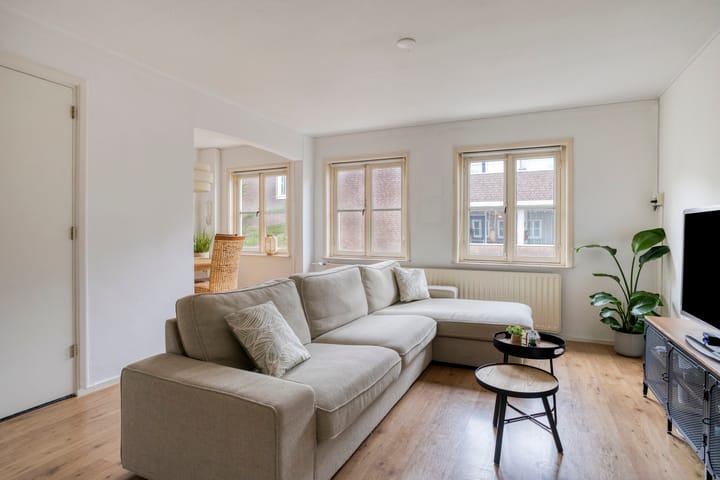 Photo 4 of Peellandstraat 27