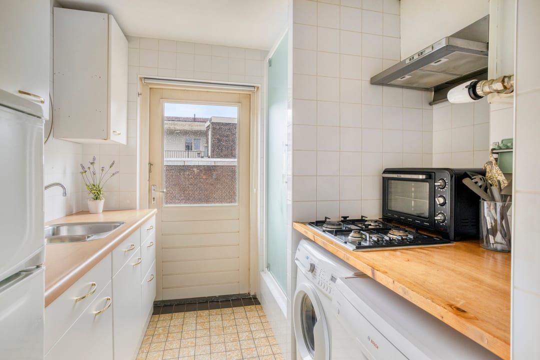 Photo 8 of Peellandstraat 27