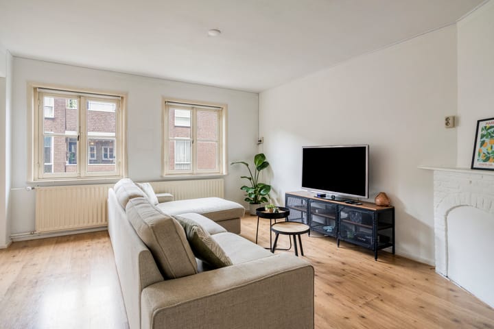 Photo 3 of Peellandstraat 27