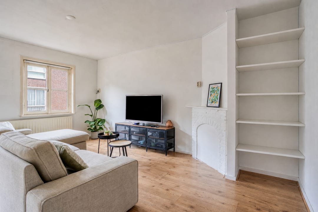 Photo 2 of Peellandstraat 27
