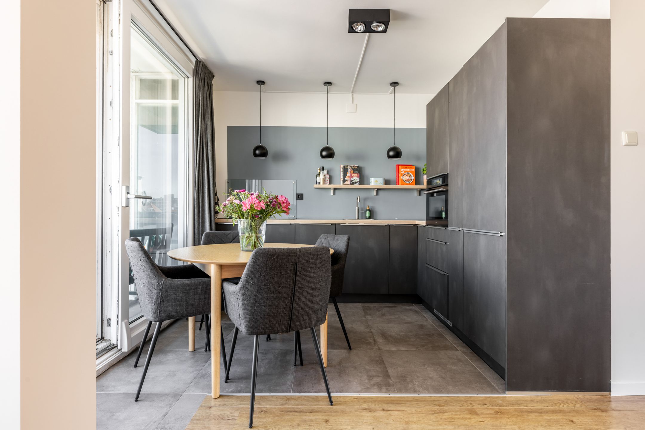Photo 9 of de Ruyterstraat 72