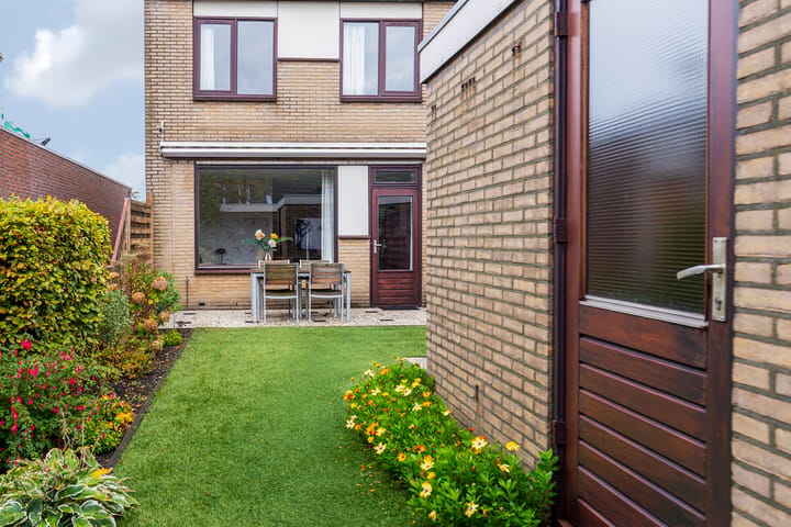 Hoekwoning te koop: Margrietlaan 4, Poeldijk