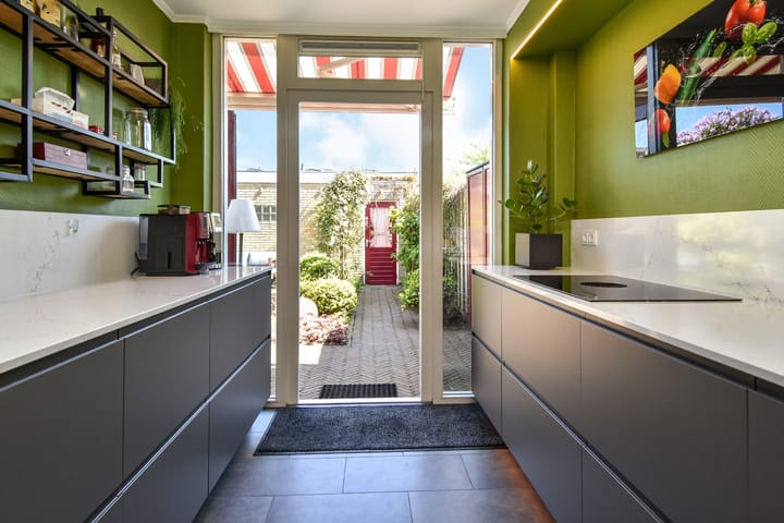 Tussenwoning te koop: Kerklaan 27, Wateringen