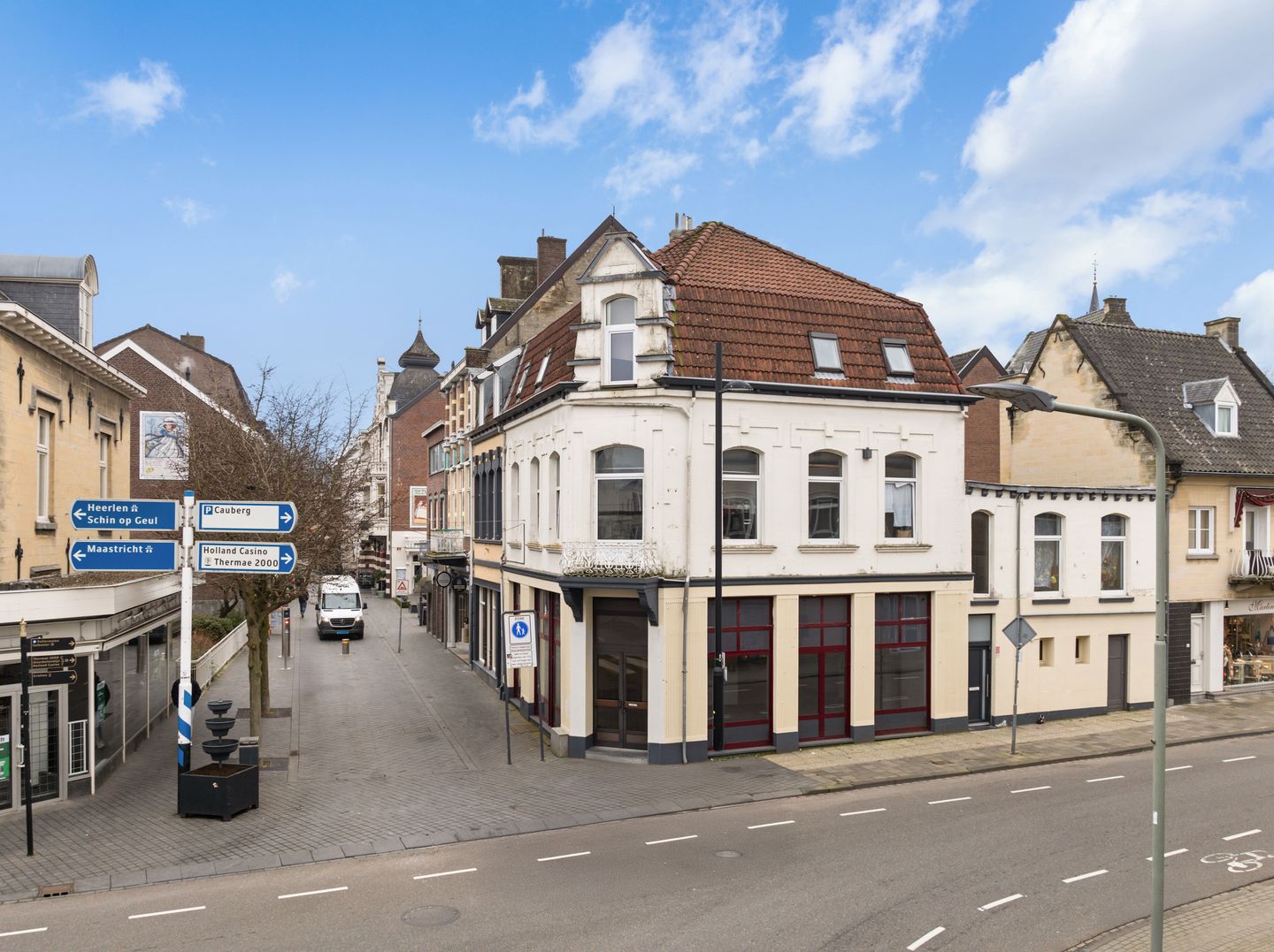 Bekijk foto 1 van Wilhelminalaan 42