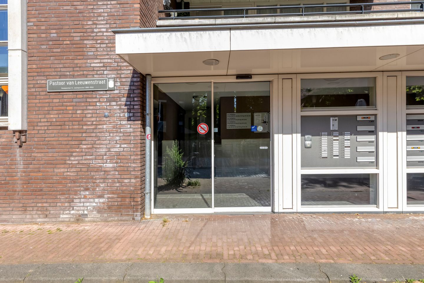 View photo 3 of Pastoor van Leeuwenstraat 2