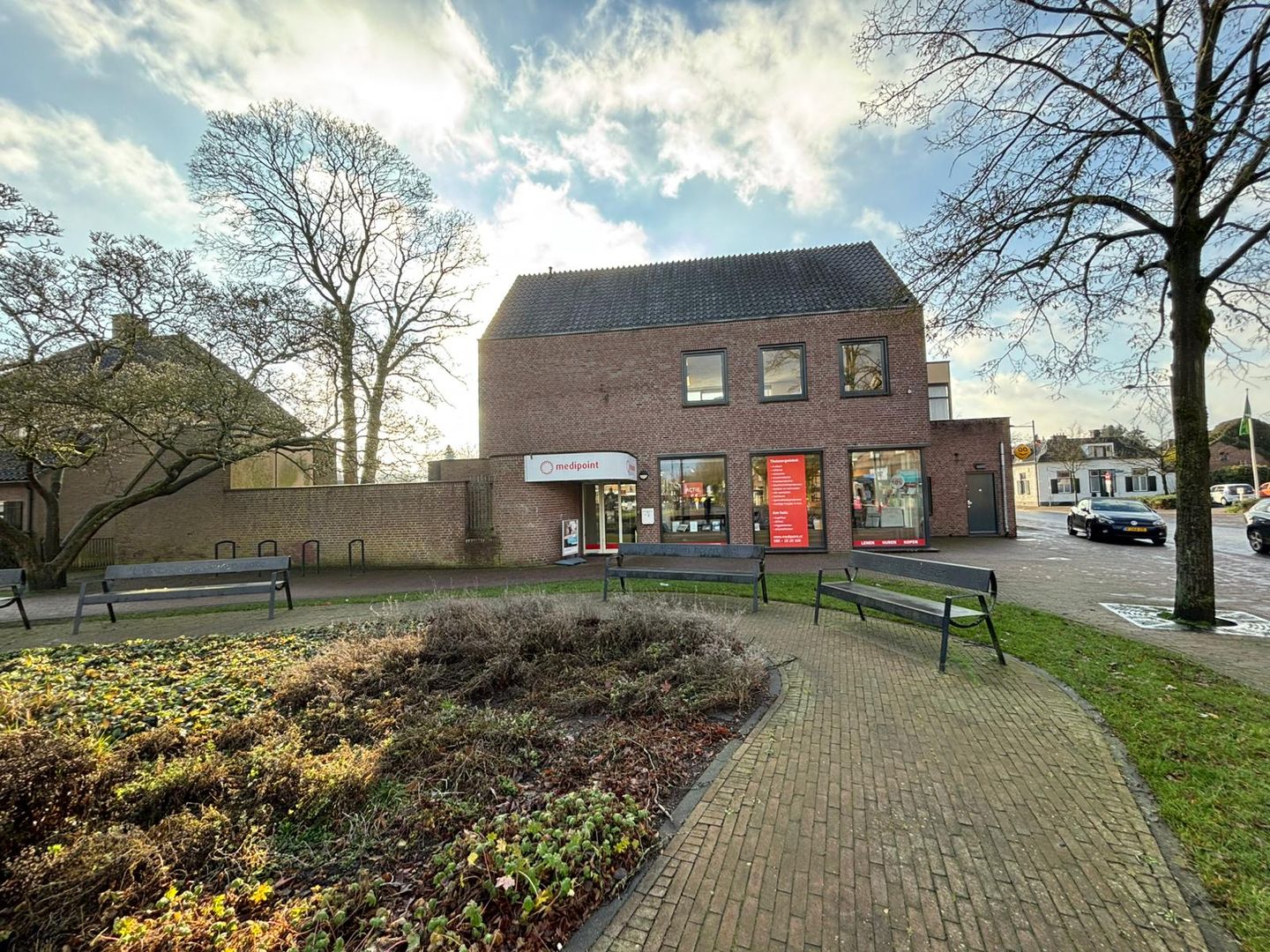 View photo 2 of Raadhuisstraat 1-a