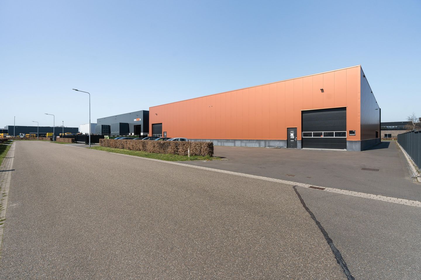 Bekijk foto 2 van Aluminiumstraat 16