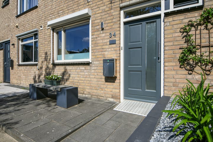 Photo 2 of Wever 34