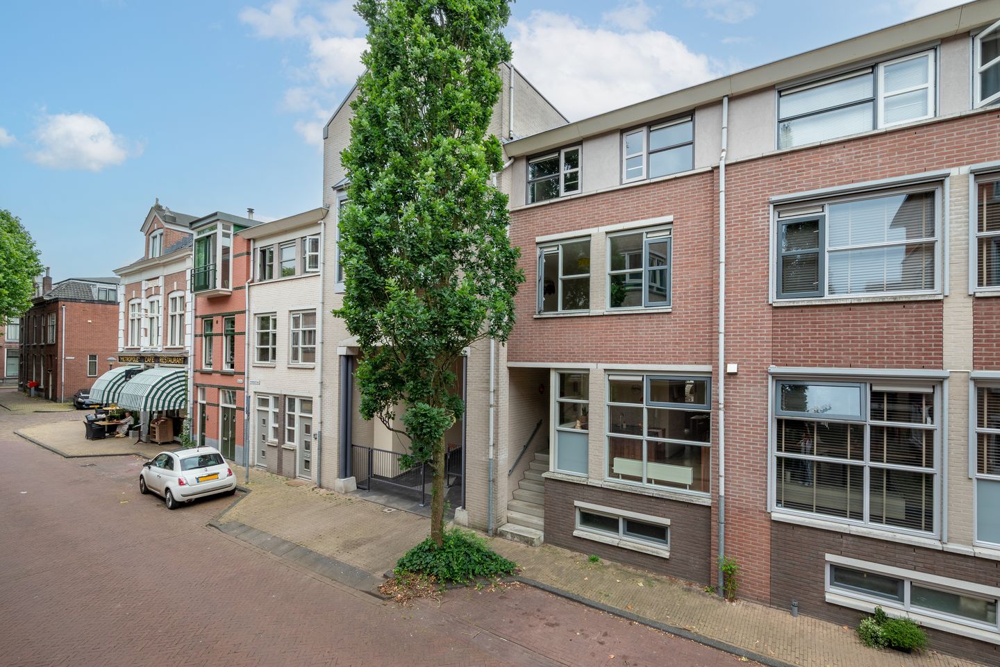 Foto 1 van Warmoesstraat 5