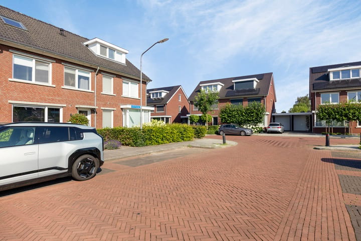 Tussenwoning te koop: De Hooimijt 4, Made