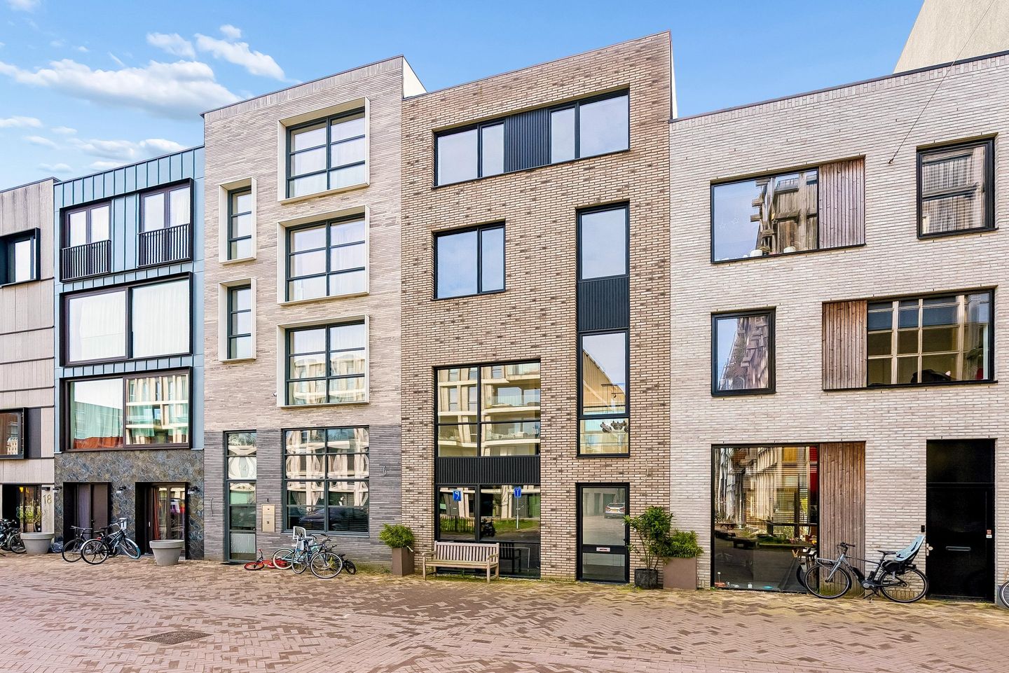 Photo 5 of Nydia Ecurystraat 12