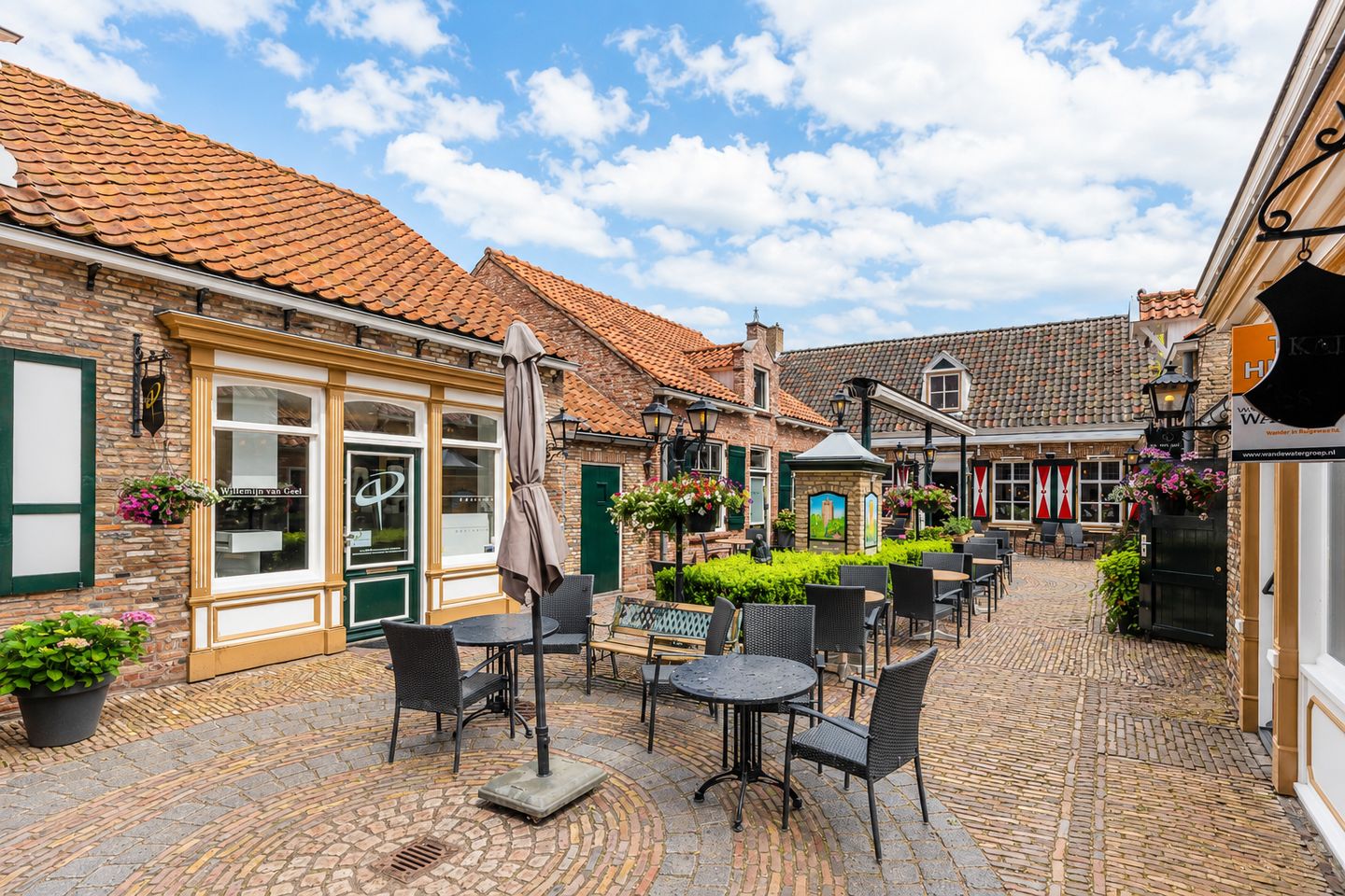 Bekijk foto 1 van Binnenhofje 1-5