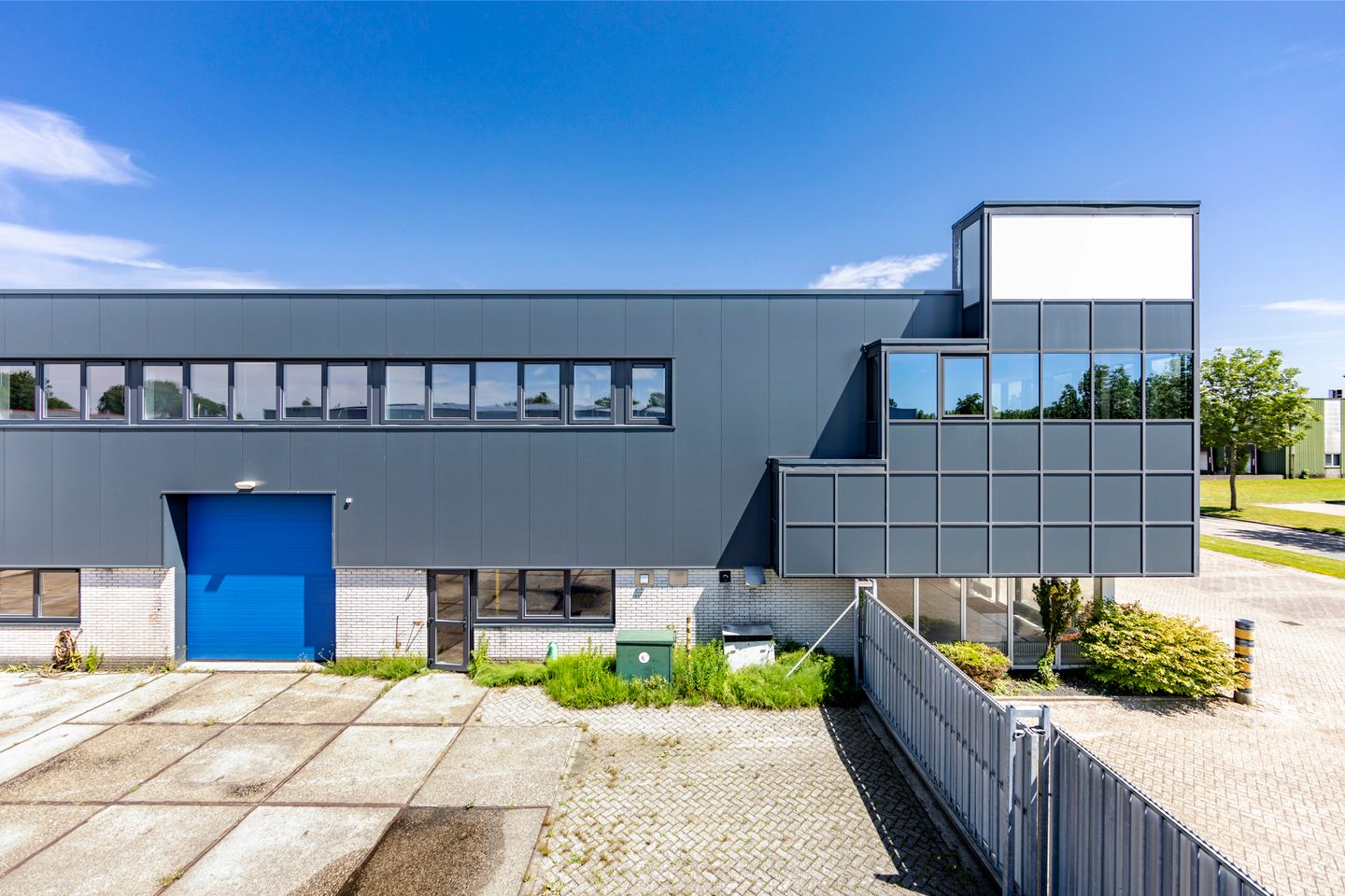 View photo 2 of Roggestraat 23-25