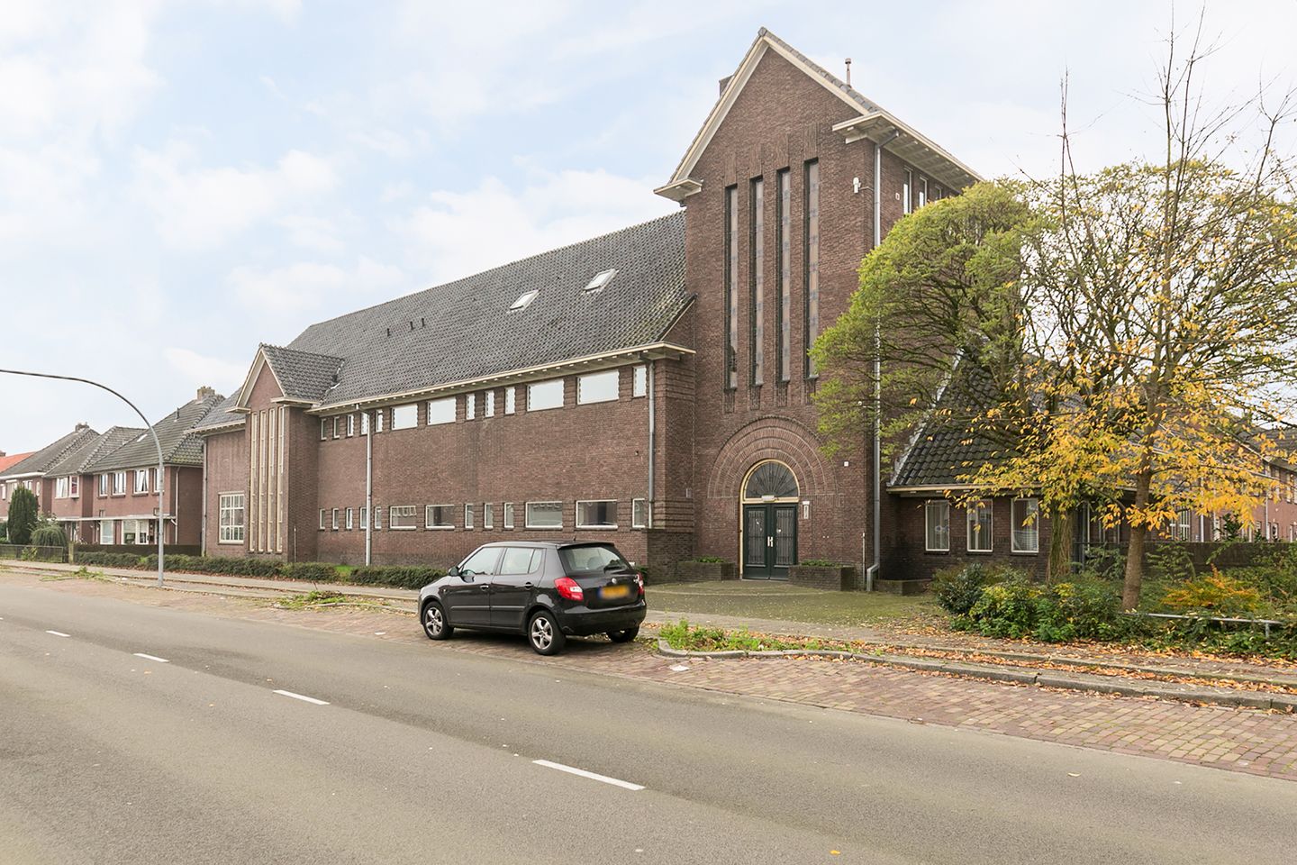 View photo 2 of Schoolstraat 44