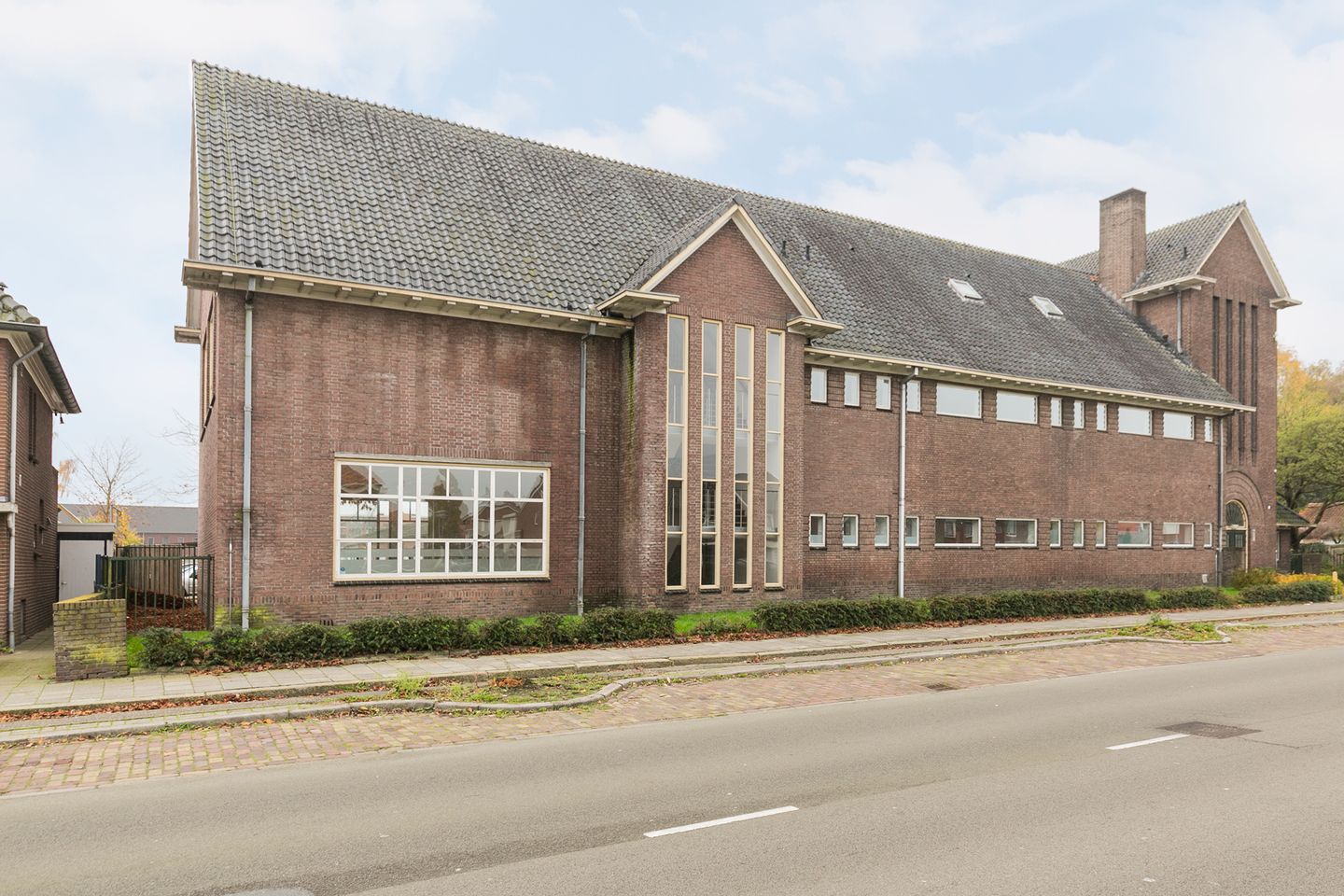 View photo 3 of Schoolstraat 44