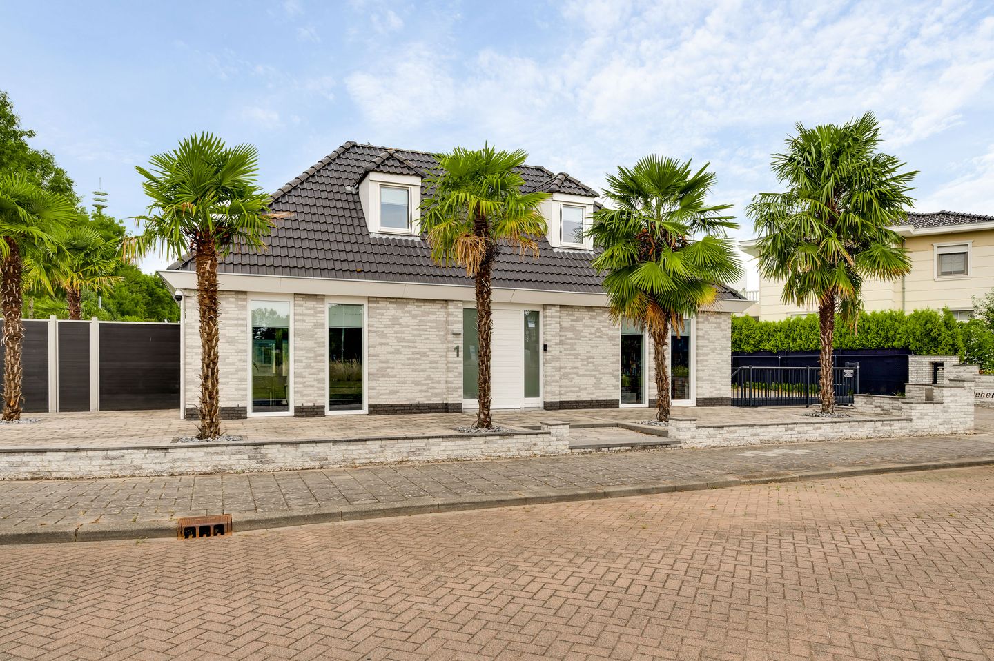 View photo 1 of Oosthoven 1