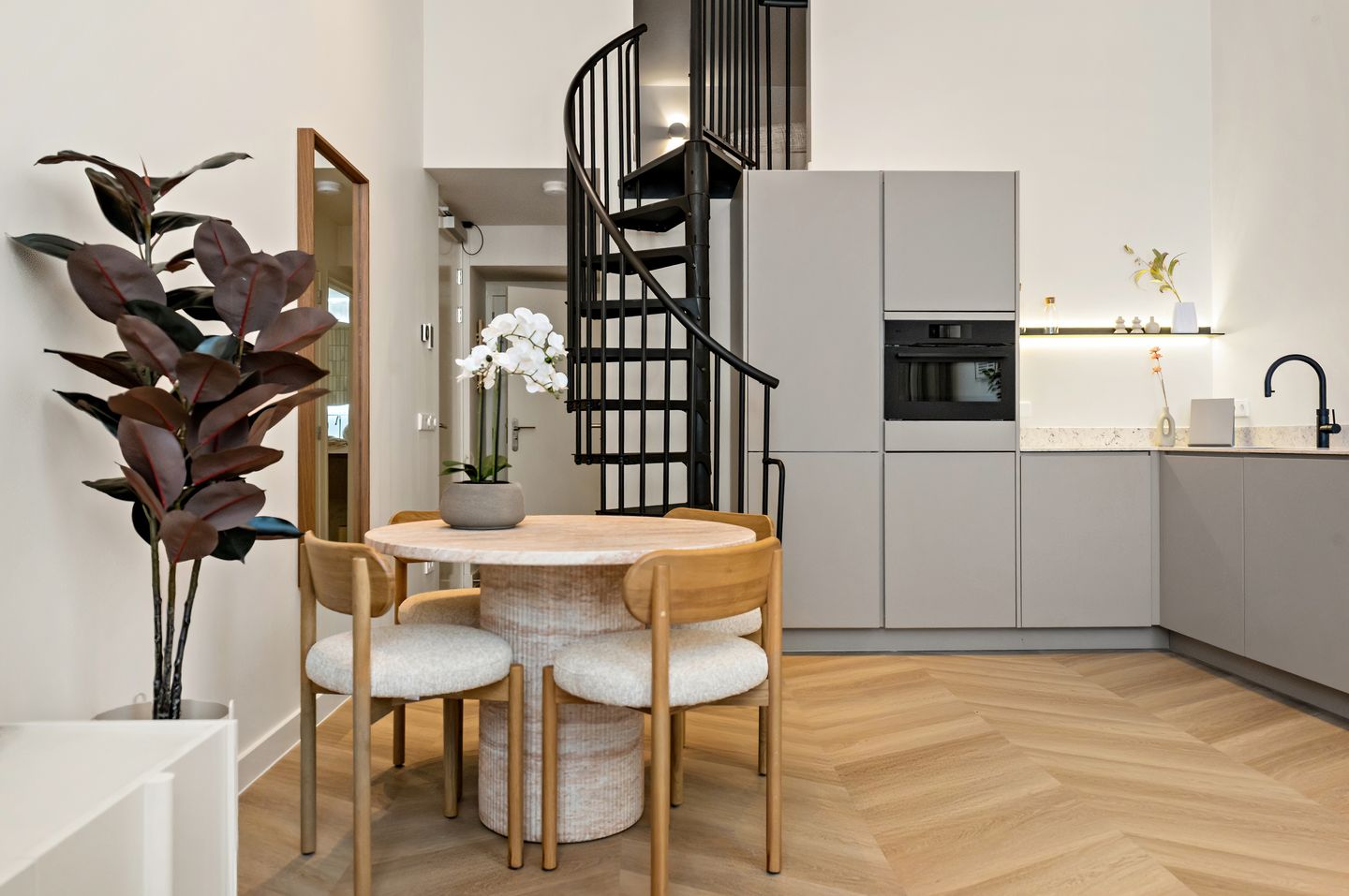 Photo 1 of Jan van Nassaustraat 16-A