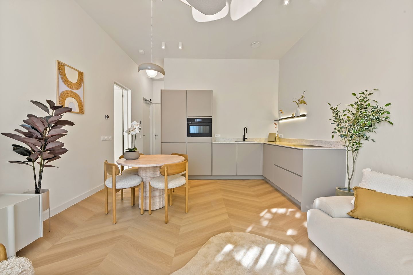Photo 10 of Jan van Nassaustraat 16-C