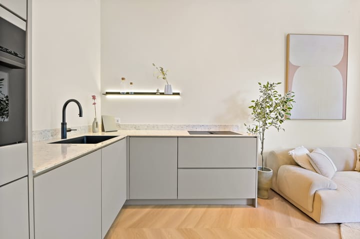 Photo 2 of Jan van Nassaustraat 16-E