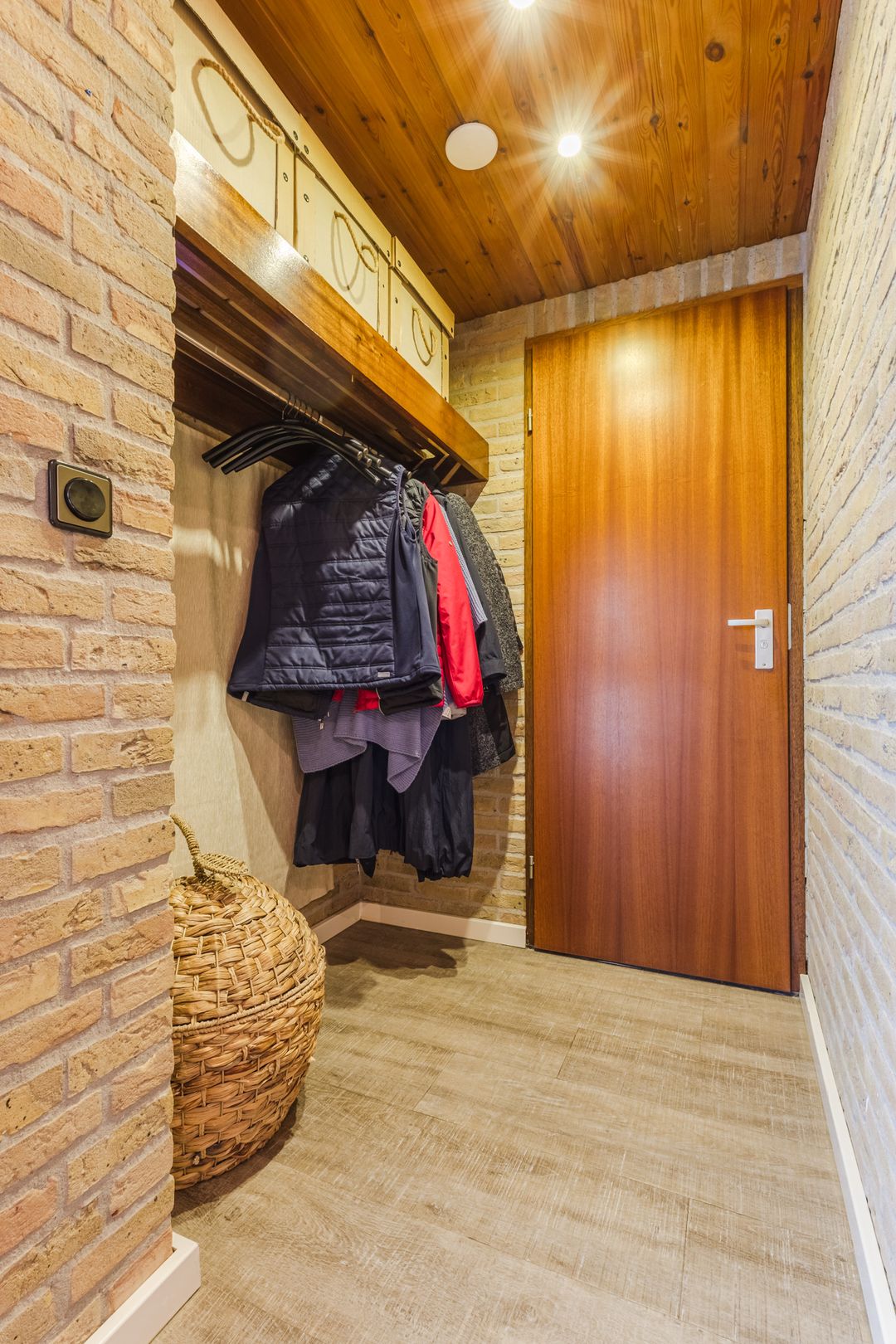 Photo 47 of Esstraat 59