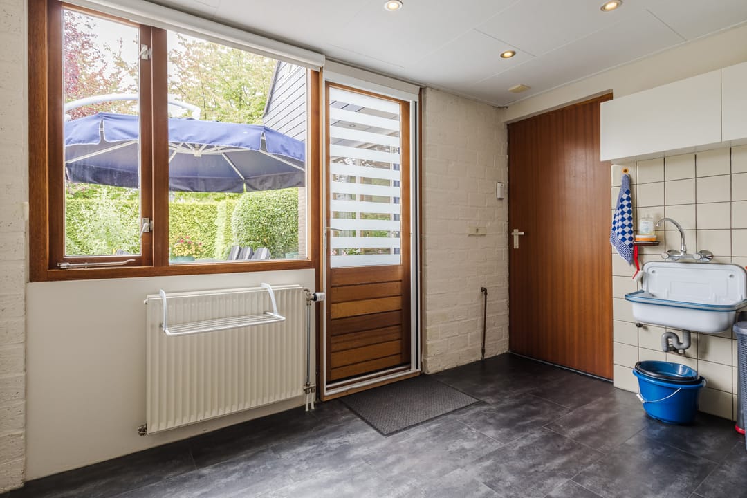 Photo 38 of Esstraat 59