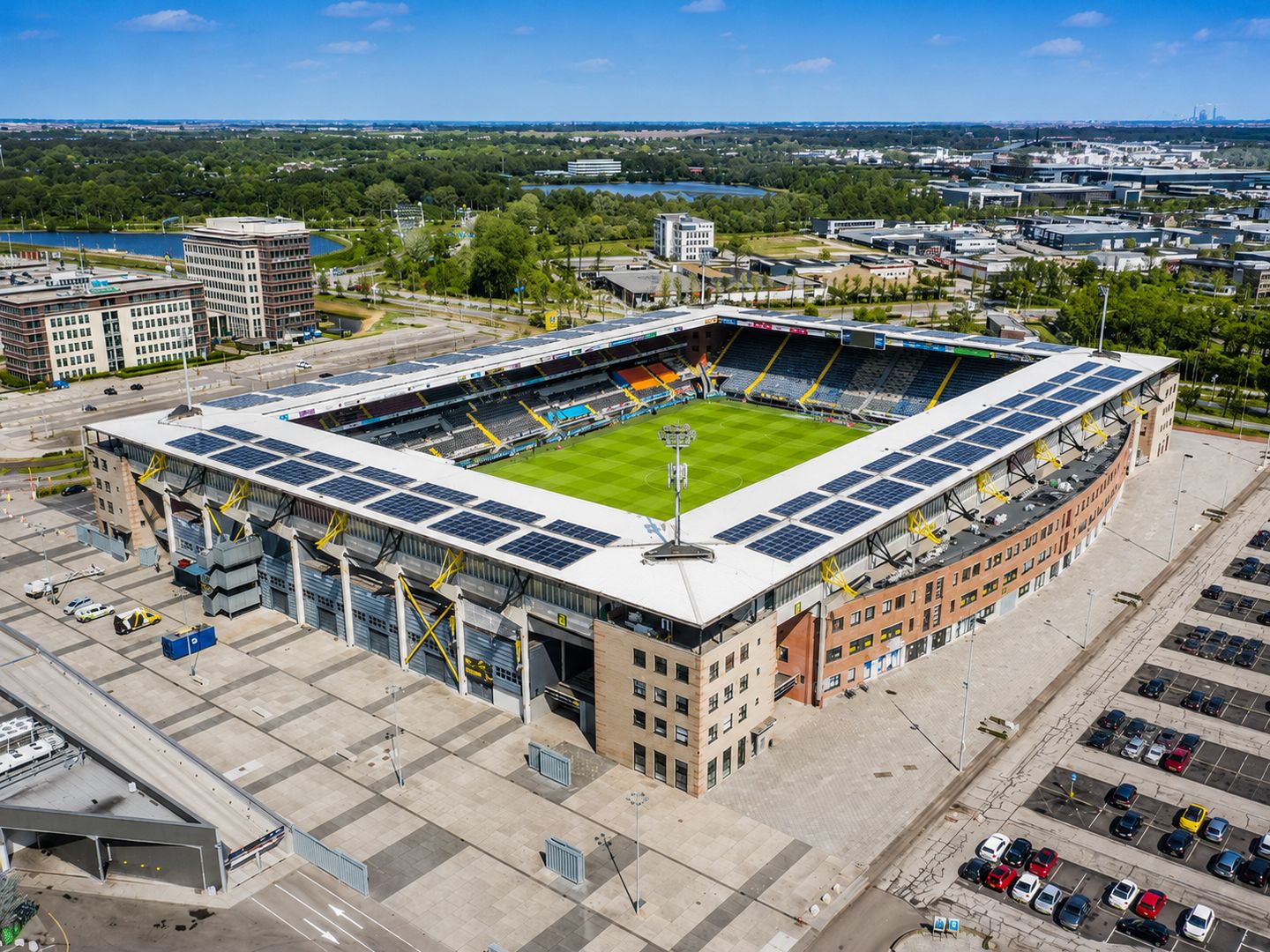 Bekijk foto 1 van Stadionstraat 11-13