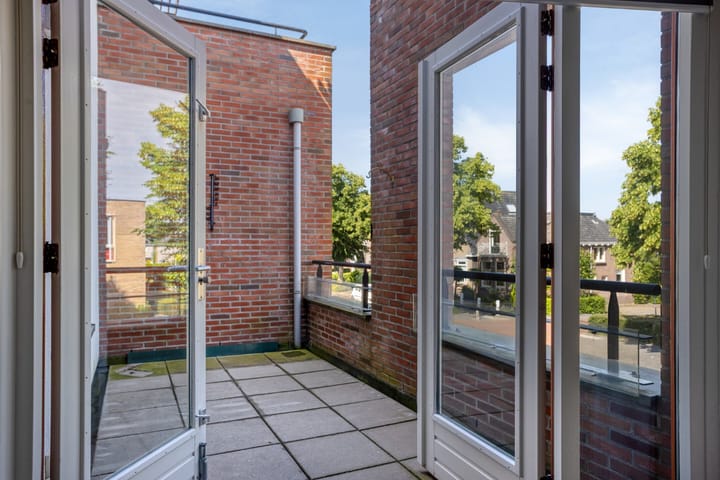 Photo 3 of Burgemeester van Engelenweg 67-10