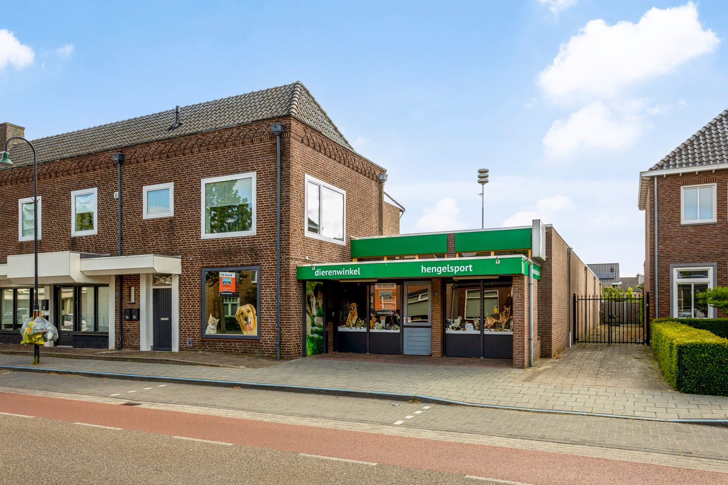 View photo 2 of Hoofdstraat 75