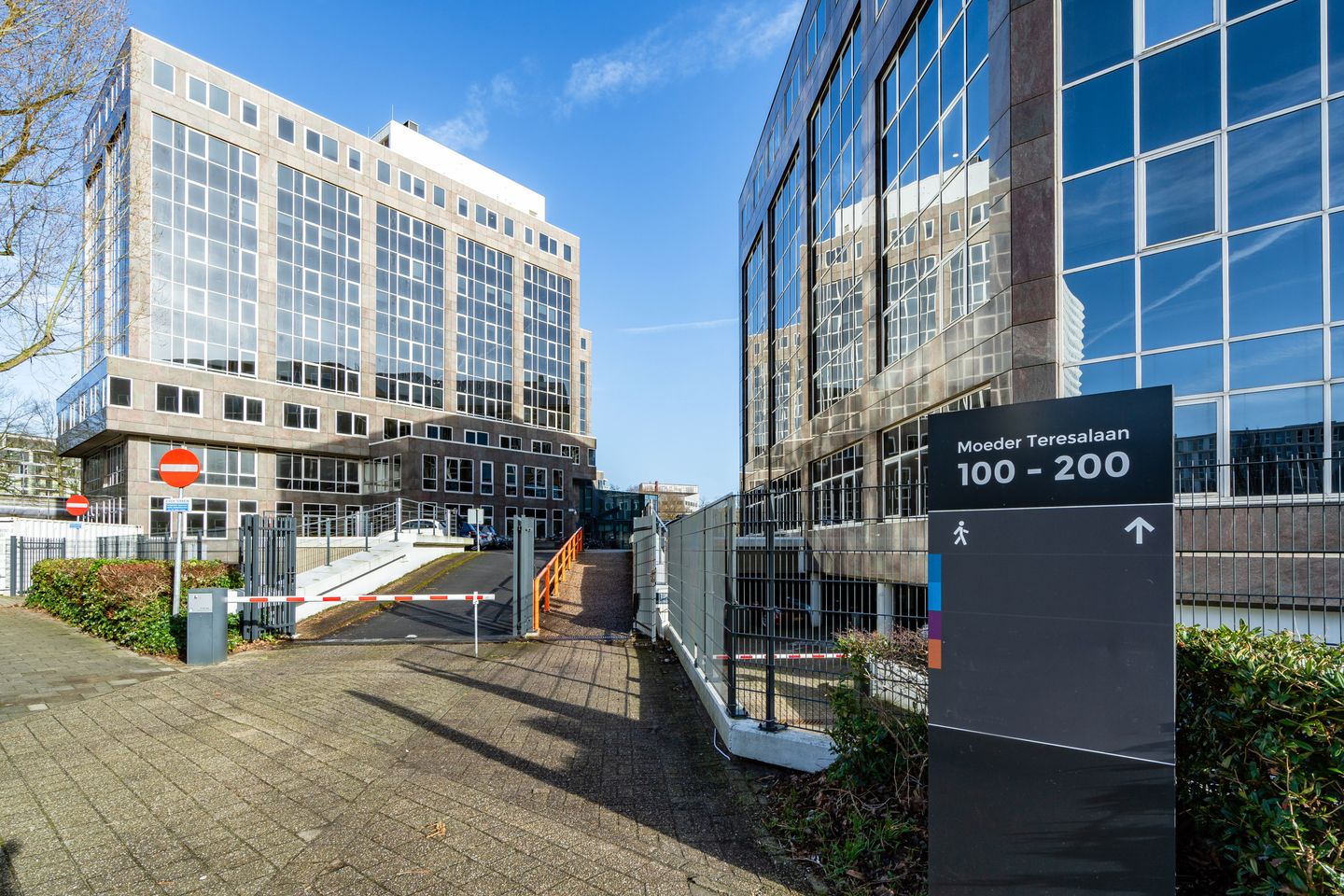 View photo 2 of Moeder Teresalaan 100