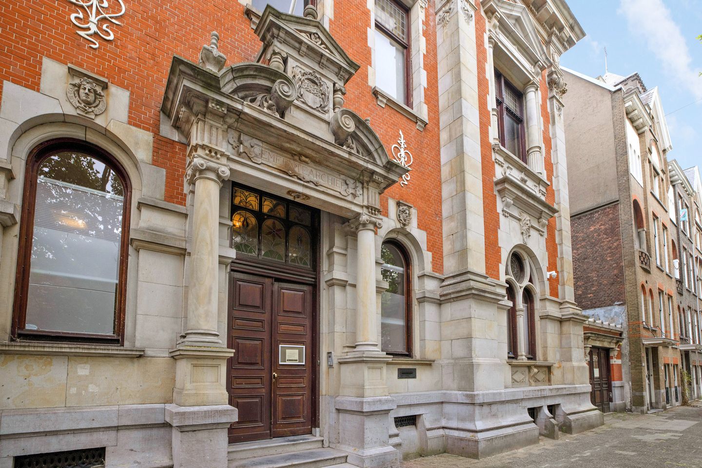View photo 3 of Mathenesserlaan 315