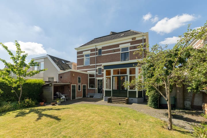 Twee-onder-één-kap te koop: Kastanjelaan 5, Lochem