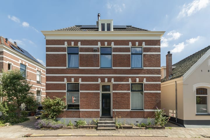 Twee-onder-één-kap te koop: Kastanjelaan 5, Lochem