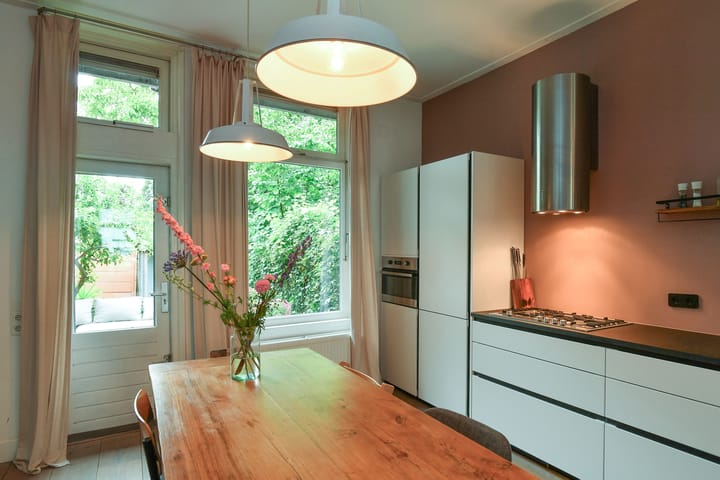 Tussenwoning te koop: Schrassertstraat 74, Arnhem