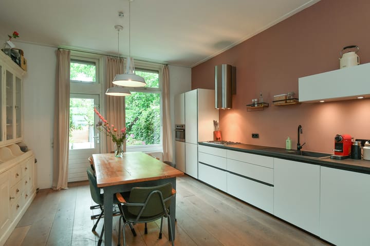 Tussenwoning te koop: Schrassertstraat 74, Arnhem