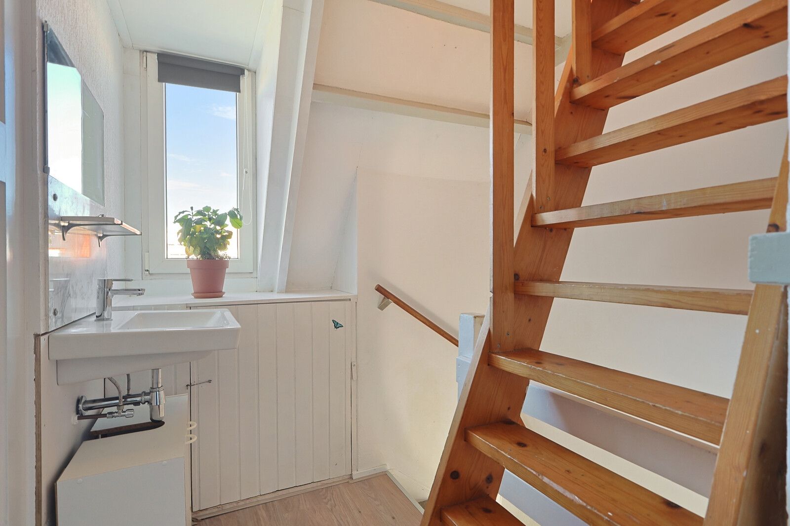 Photo 15 of Goudsbloemstraat 32