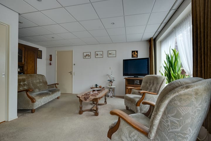Vrijstaande woning te koop: Skoalikkers 6, Augustinusga