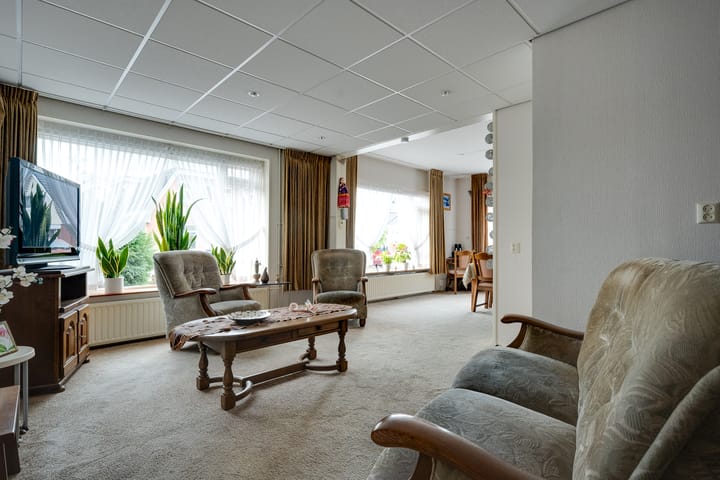 Vrijstaande woning te koop: Skoalikkers 6, Augustinusga