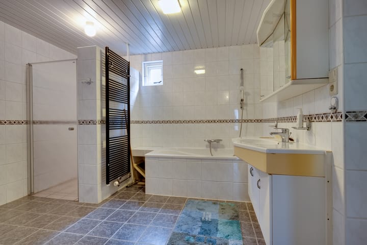 Vrijstaande woning te koop: Skoalikkers 6, Augustinusga