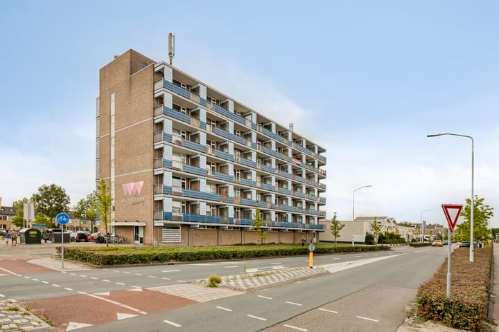Photo 4 of Gerard Dousingel 68