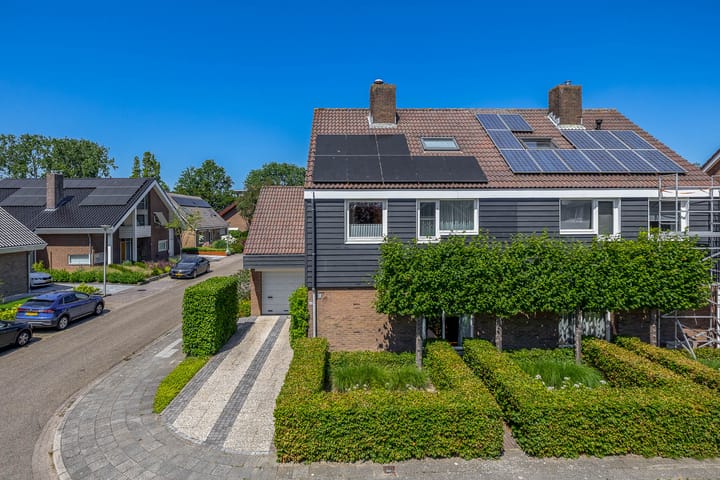 Twee-onder-één-kap te koop: Grutto 12, Sommelsdijk