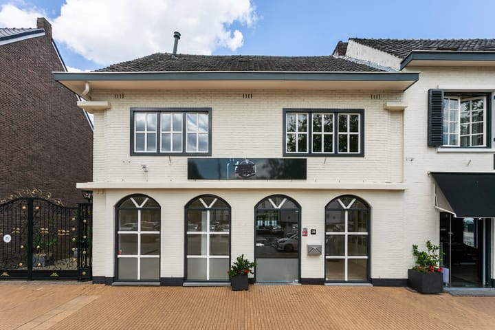 Kerkstraat 39, Born