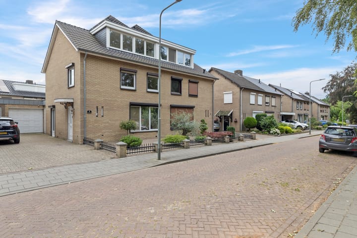 Photo 2 of Beukenstraat 9