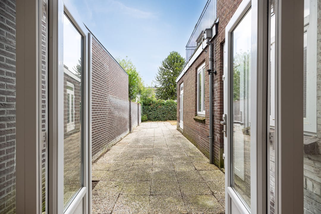 Photo 22 of Van der Weeghensingel 35